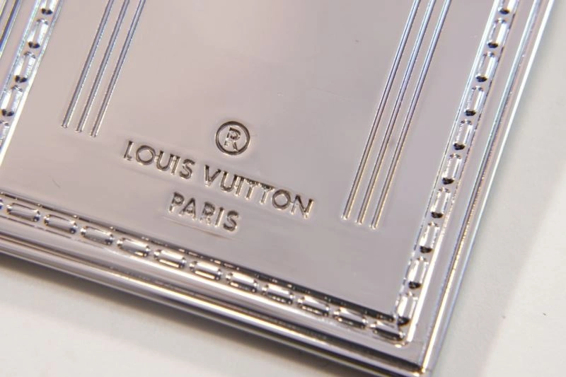 ModernLook Louis Vuitton Keychains 266800