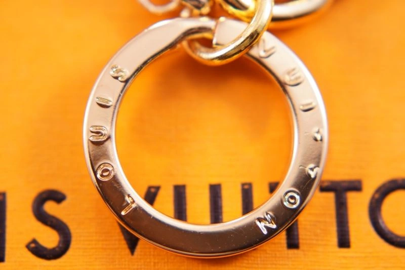 SmoothTexture Louis Vuitton Keychains 264960