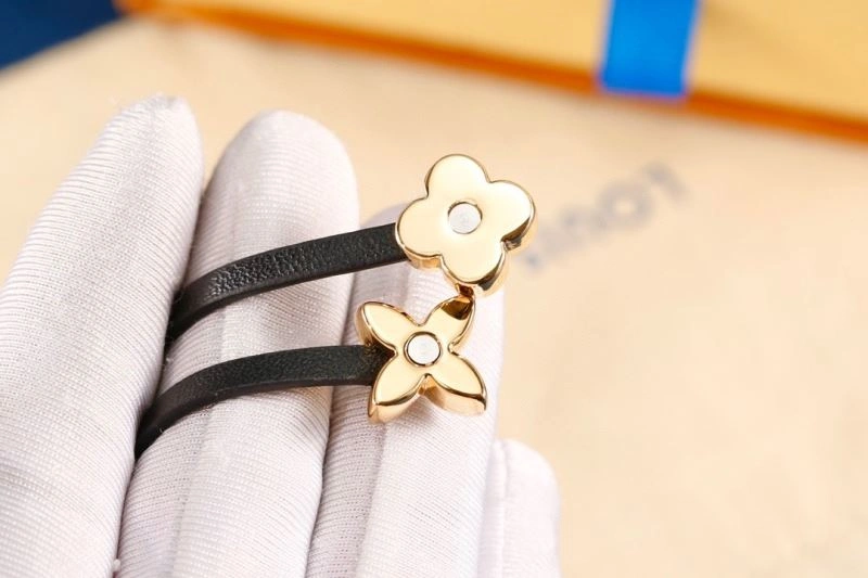 Louis Vuitton Keychains Resilient 267532