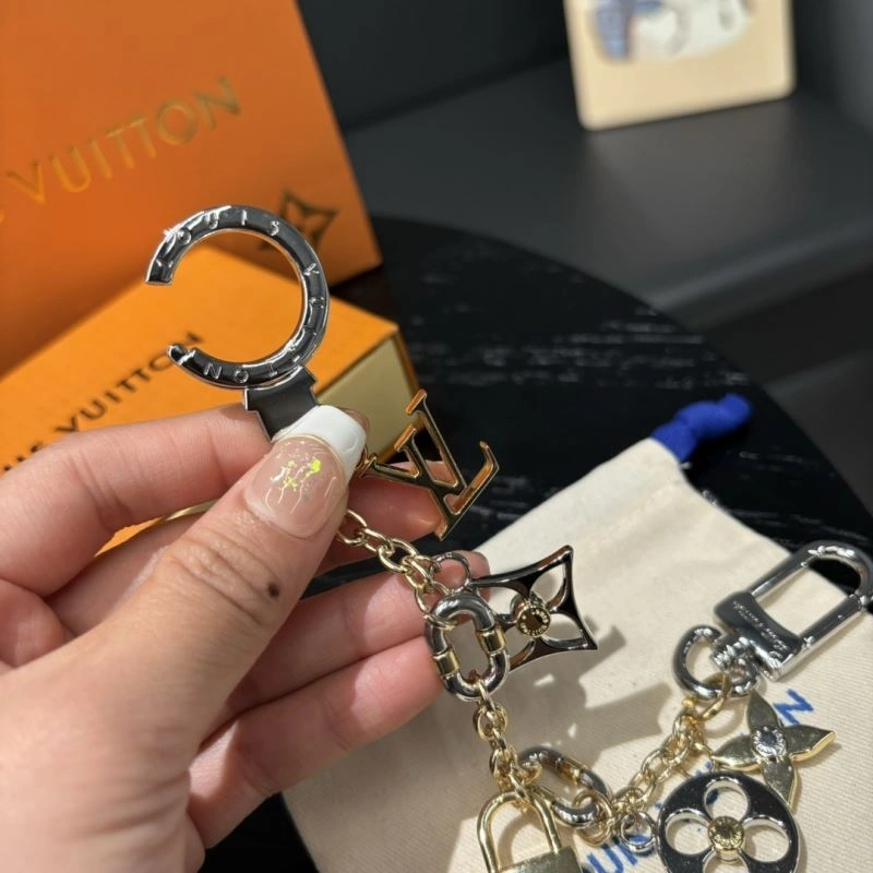 Casual Louis Vuitton Keychains 267480