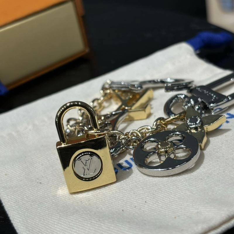 Casual Louis Vuitton Keychains 267480