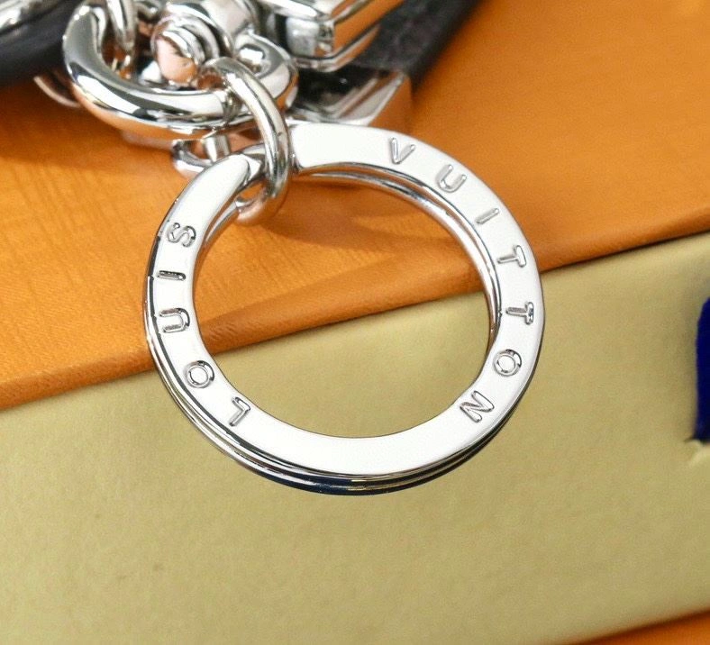 Louis Vuitton Keychains Sleek 265945