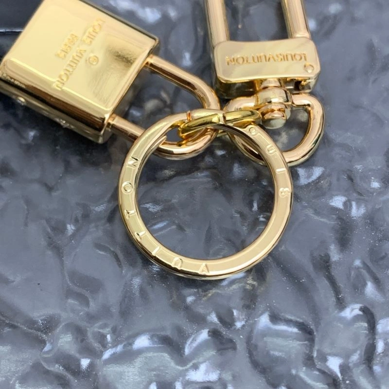 ModernLook Louis Vuitton Keychains 266739