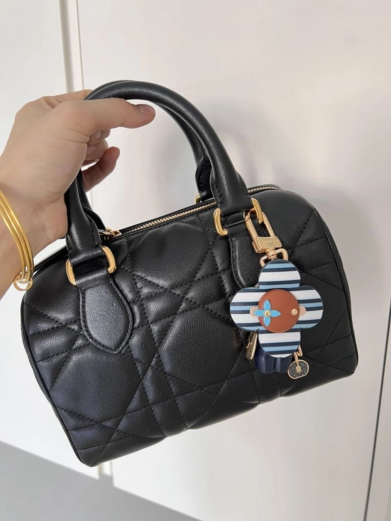 EyeCatching Louis Vuitton Keychains 265889