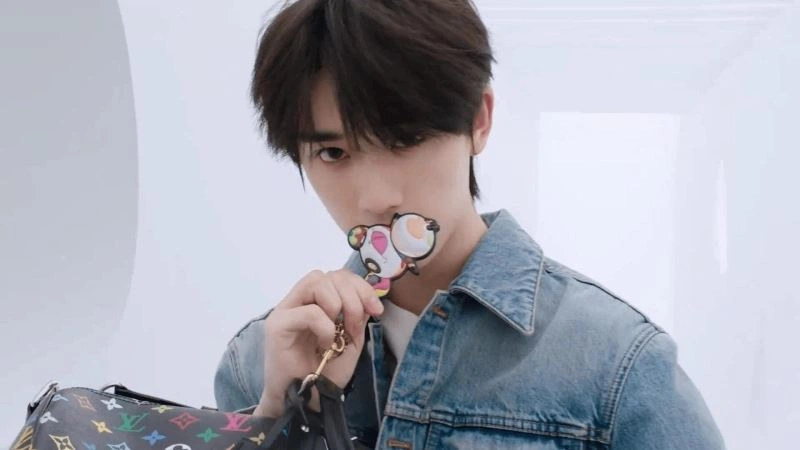 HighPerformance Louis Vuitton Keychains 265899