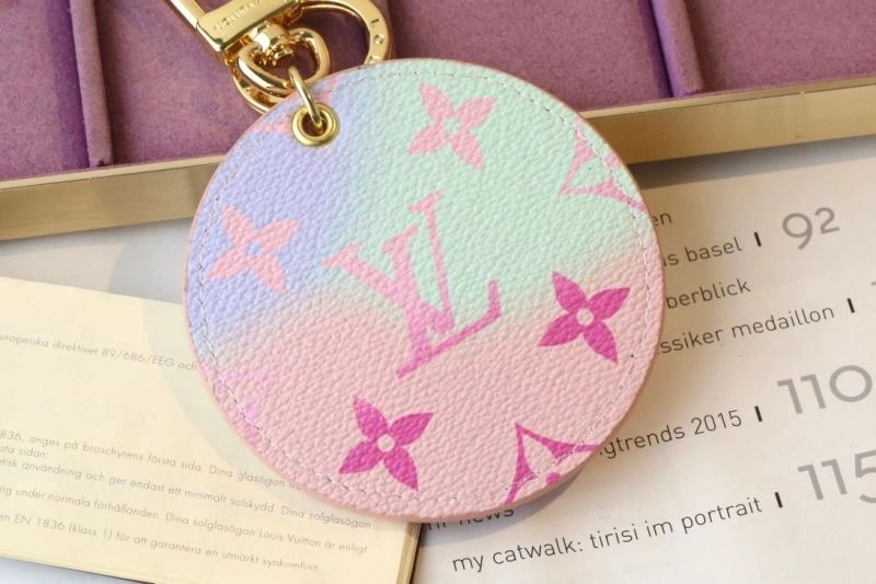 SmoothTexture Louis Vuitton Keychains 266697