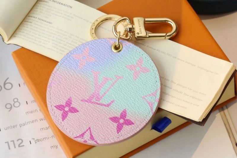 SmoothTexture Louis Vuitton Keychains 266697