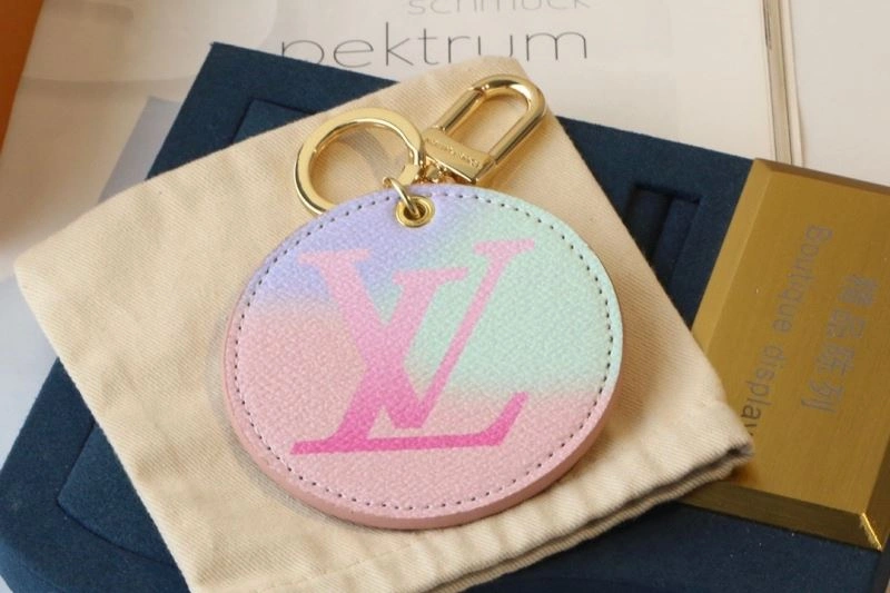 SmoothTexture Louis Vuitton Keychains 266697
