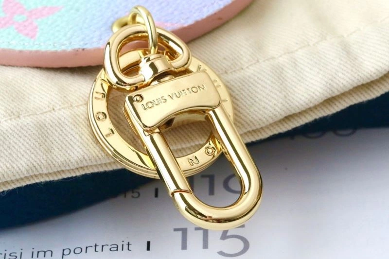 SmoothTexture Louis Vuitton Keychains 266697