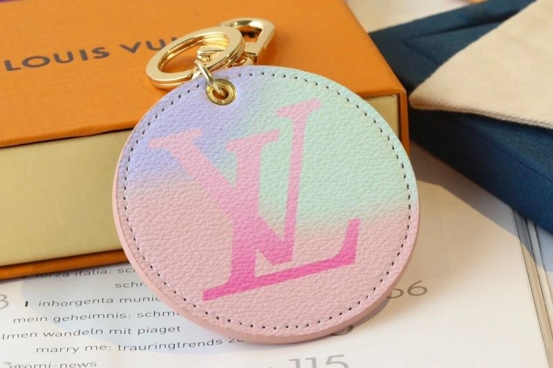SmoothTexture Louis Vuitton Keychains 266697
