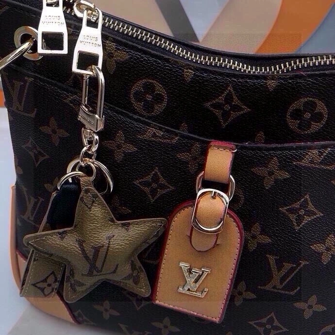 TechFriendly Louis Vuitton Keychains 266353