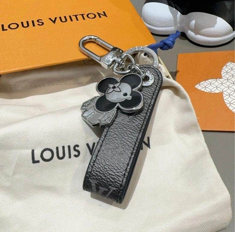 Louis Vuitton Keychains Effortless 266330