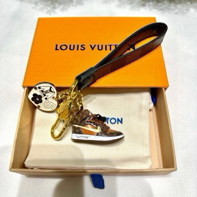 Chic Louis Vuitton Keychains 266208
