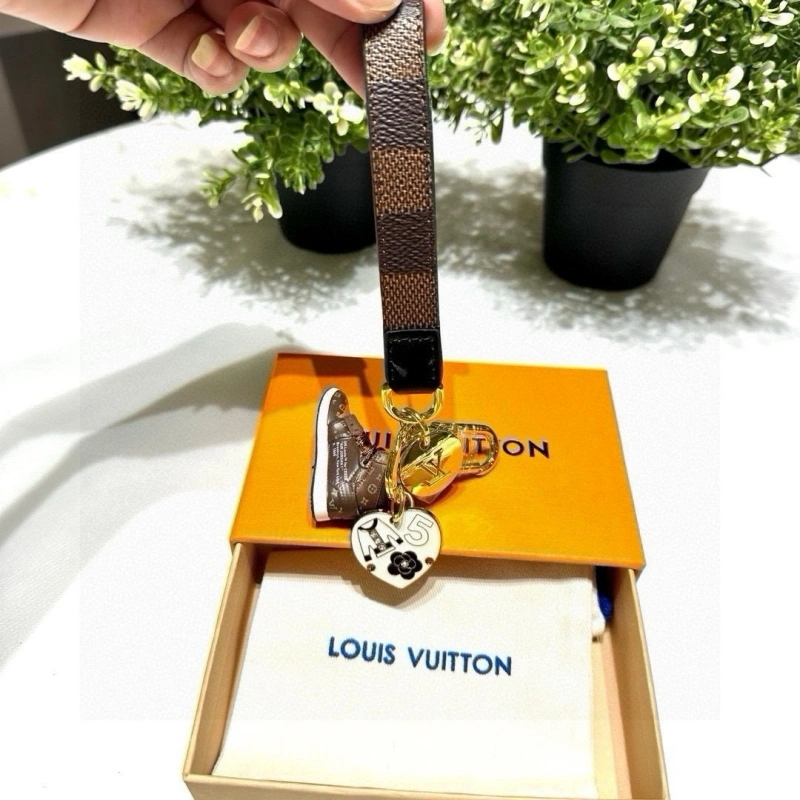 Chic Louis Vuitton Keychains 266208