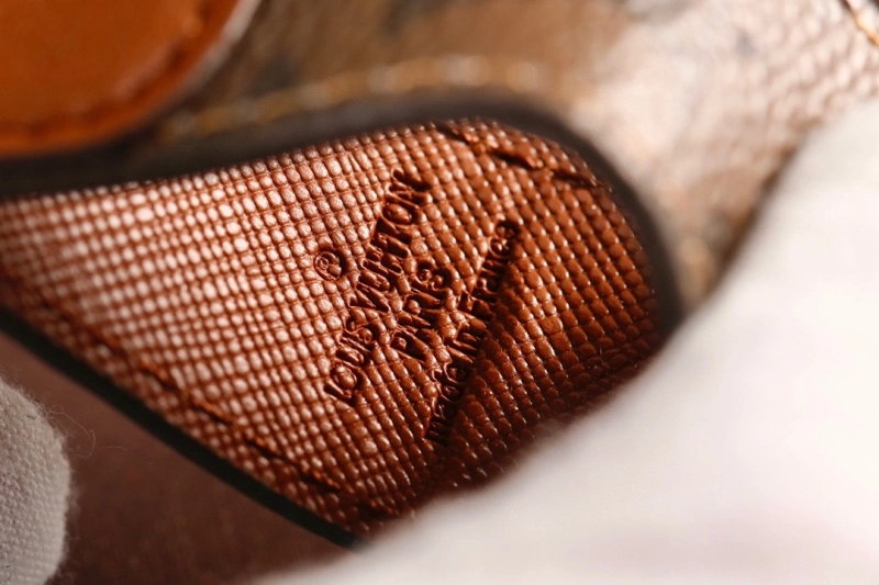 AllSeason Louis Vuitton Keychains 266140