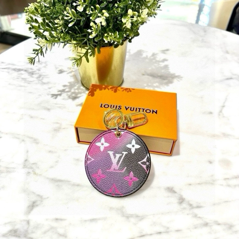 Louis Vuitton Keychains Versatile 266116