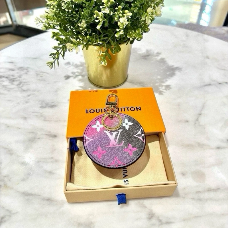 Louis Vuitton Keychains Versatile 266116