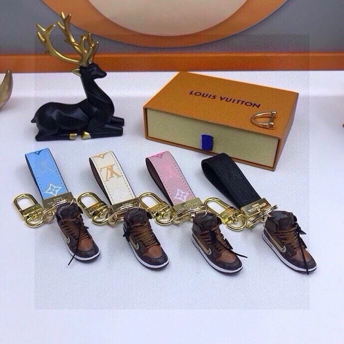 Unisex Louis Vuitton Keychains 265464