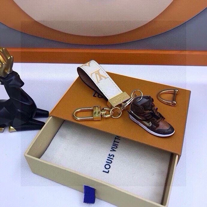 Unisex Louis Vuitton Keychains 265464