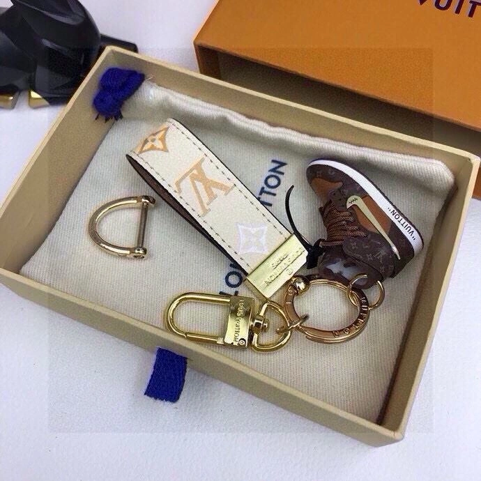 Unisex Louis Vuitton Keychains 265464