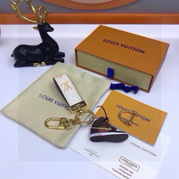 Unisex Louis Vuitton Keychains 265464