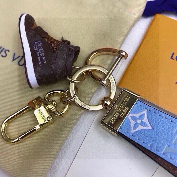Louis Vuitton Keychains OnTrend 265459