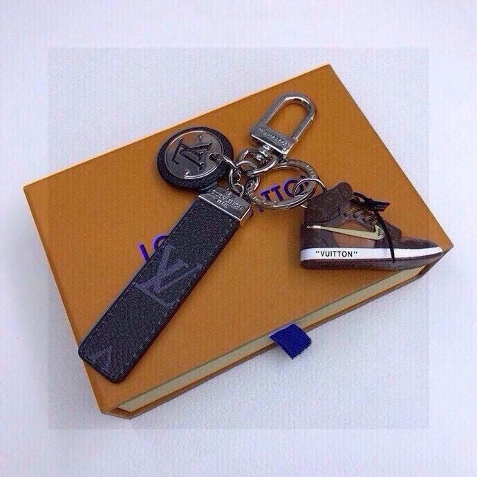 Louis Vuitton Keychains ModernLook 265409