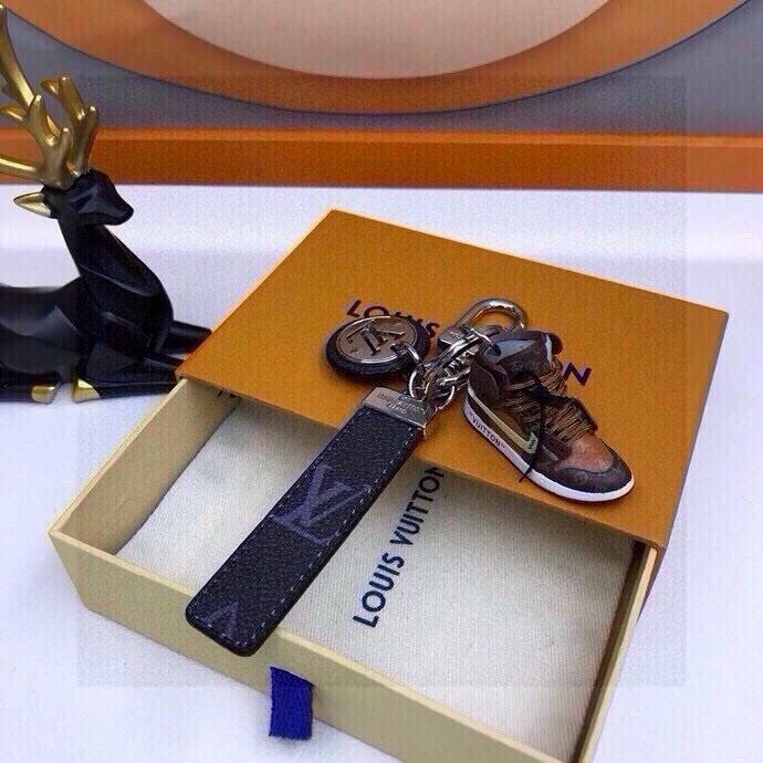 Louis Vuitton Keychains ModernLook 265409