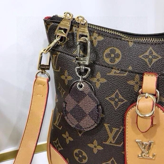 Lightweight Louis Vuitton Keychains 265398