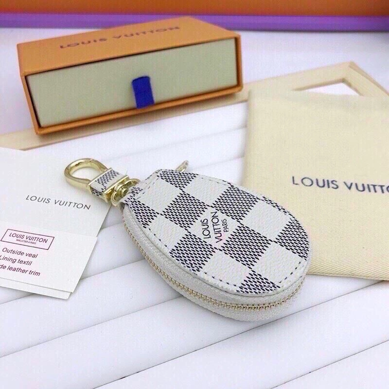 ModernLook Louis Vuitton Keychains 265322