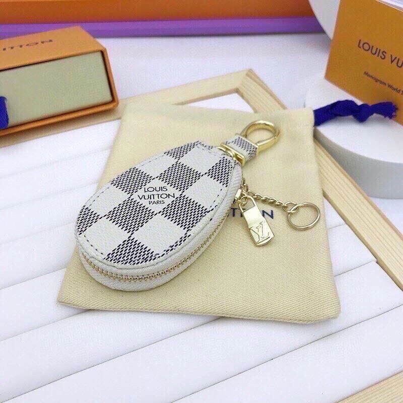 ModernLook Louis Vuitton Keychains 265322