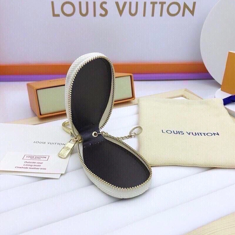 ModernLook Louis Vuitton Keychains 265322