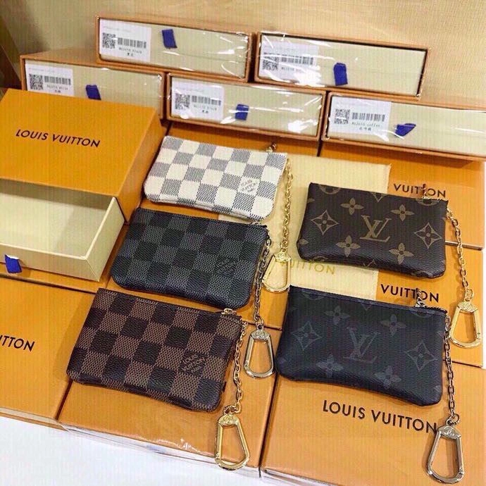 Casual Louis Vuitton Keychains 265300