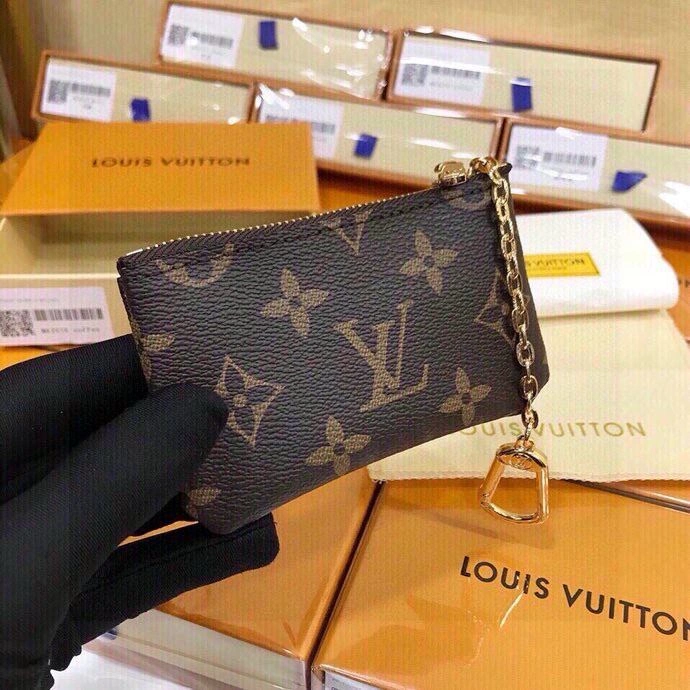 Casual Louis Vuitton Keychains 265300