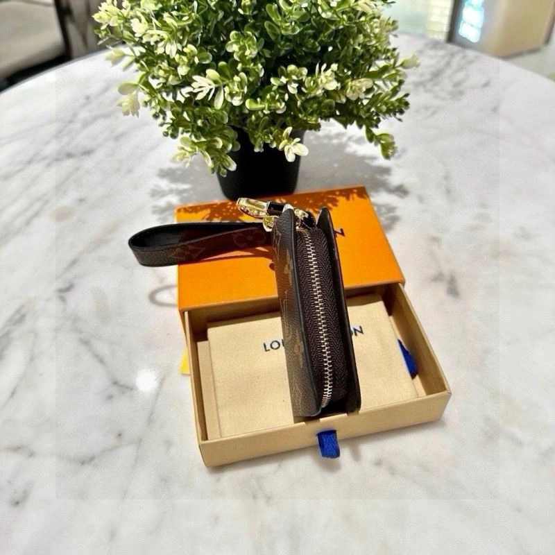 Louis Vuitton Keychains Modern 265274