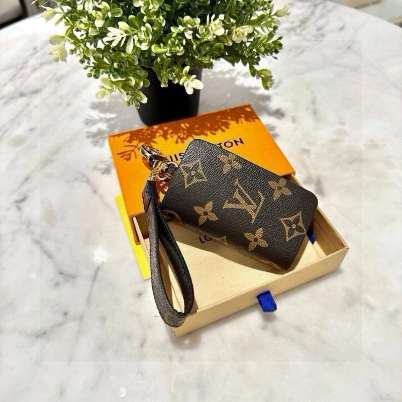 Louis Vuitton Keychains Modern 265274