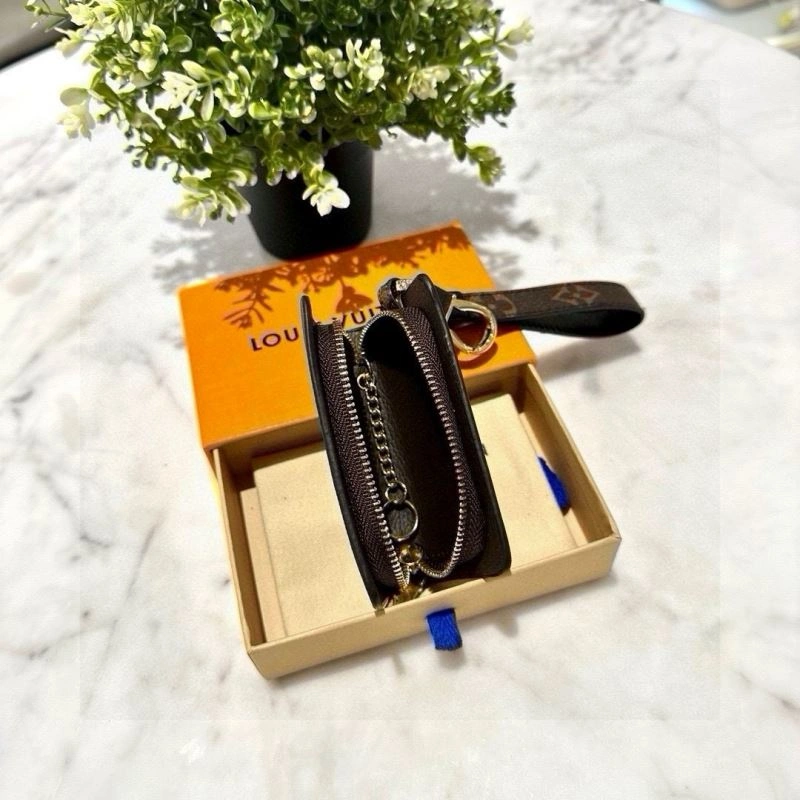 Louis Vuitton Keychains Modern 265274
