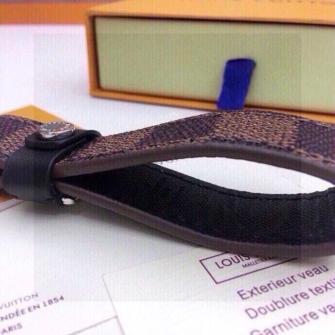Breathable Louis Vuitton Keychains 265122
