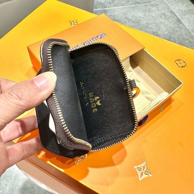Unisex Louis Vuitton Keychains 265095