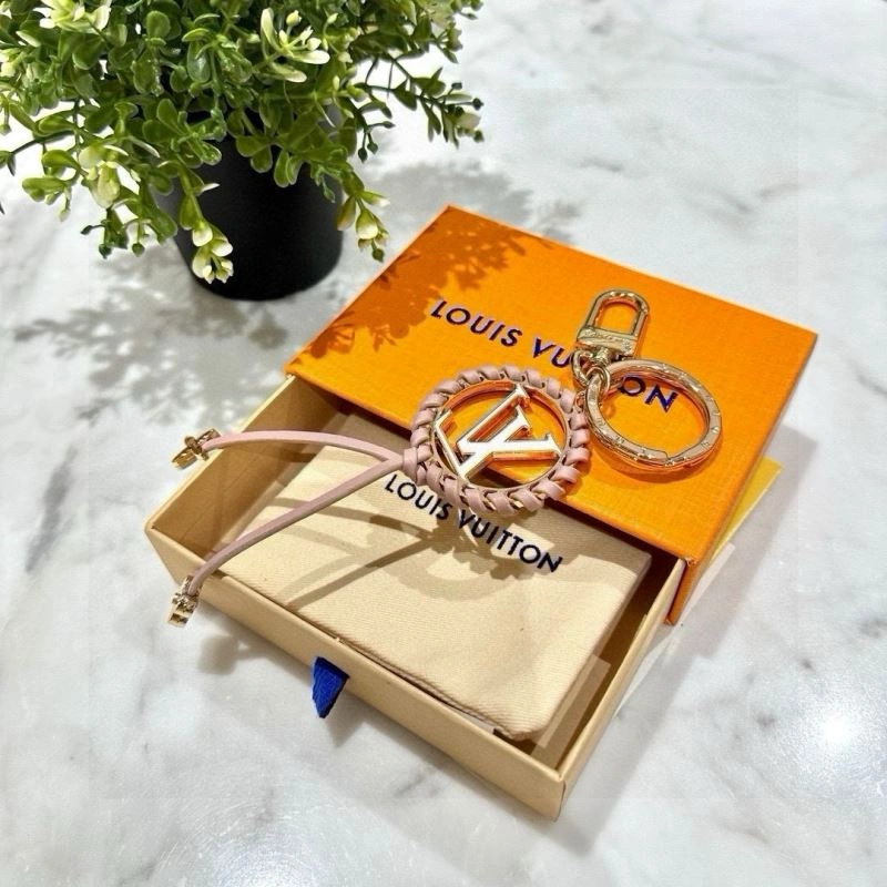 Snug Louis Vuitton Keychains 265093