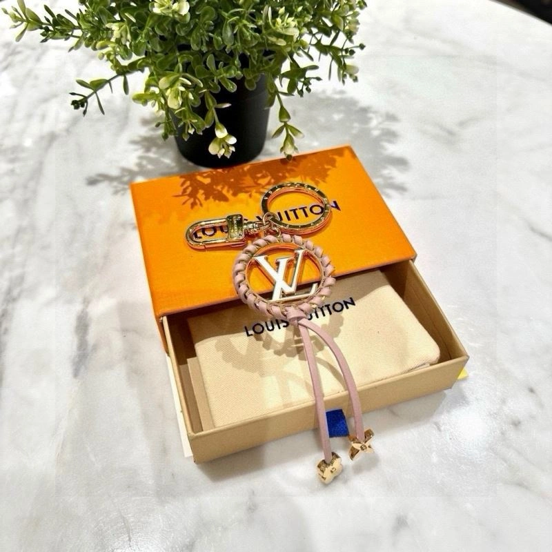 Snug Louis Vuitton Keychains 265093