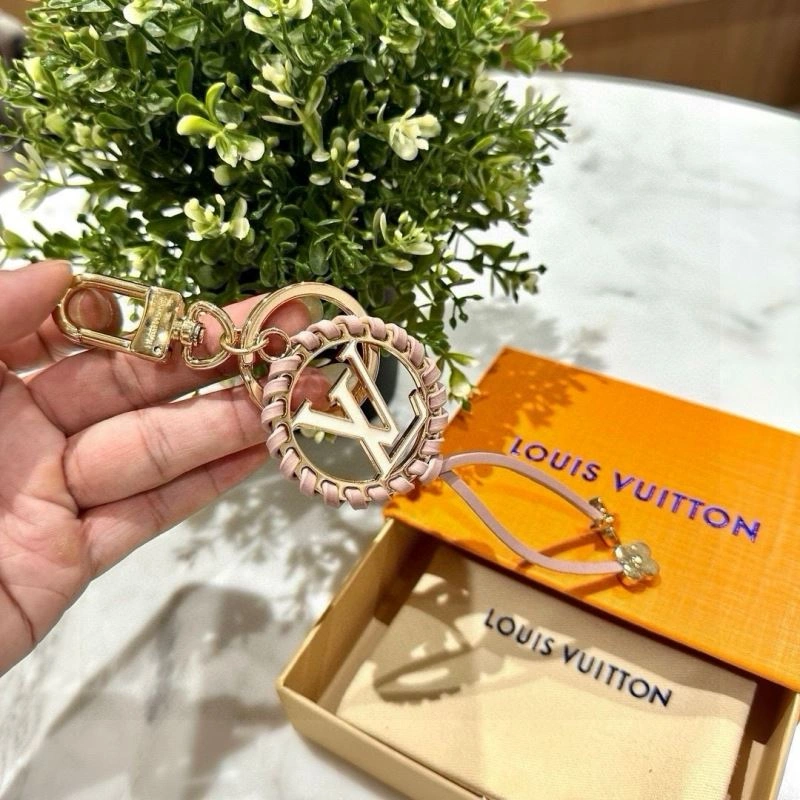 Snug Louis Vuitton Keychains 265093