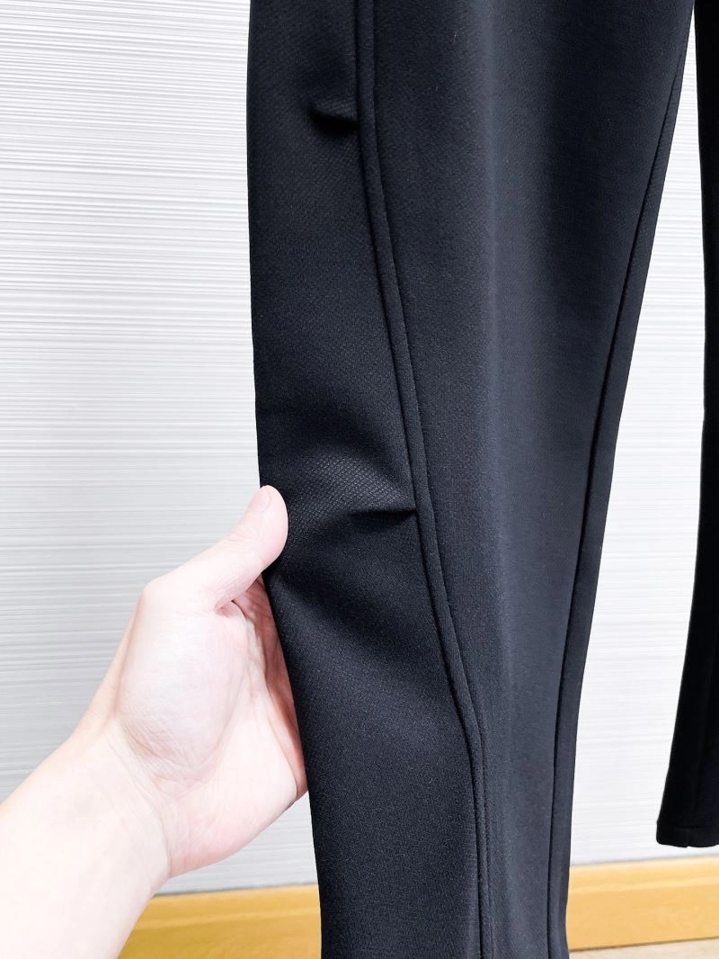Fashionable Louis Vuitton Long Pants 136953