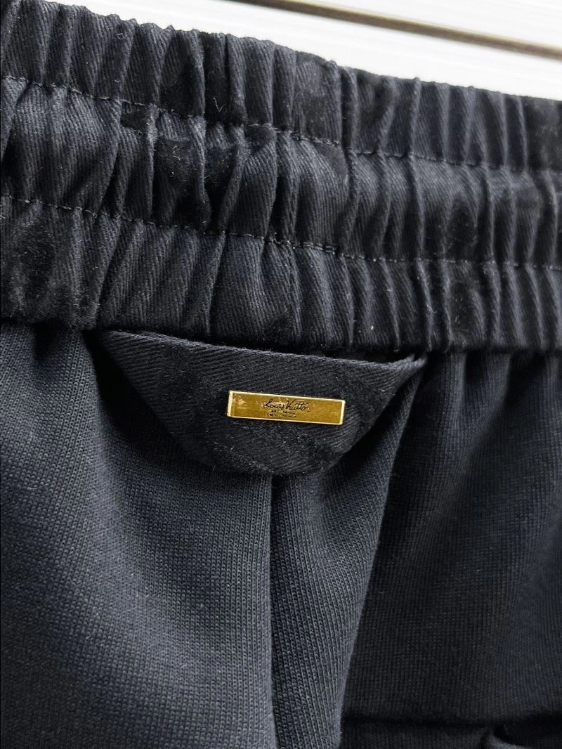 Stylish Louis Vuitton Long Pants 136933