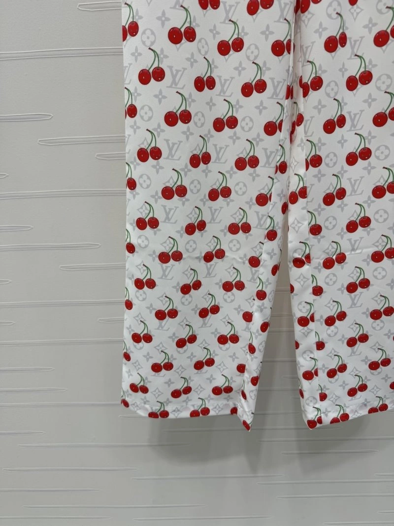 Lightweight Louis Vuitton Long Pants 131083