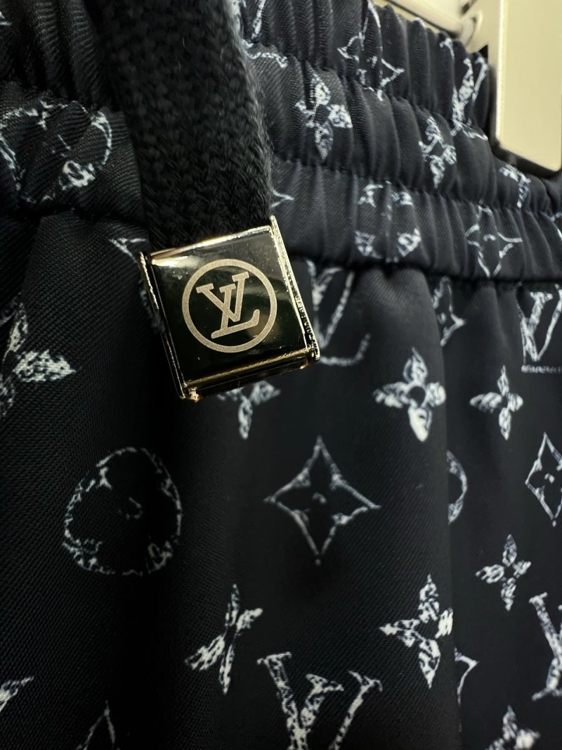 Louis Vuitton Long Pants Sleek 131786