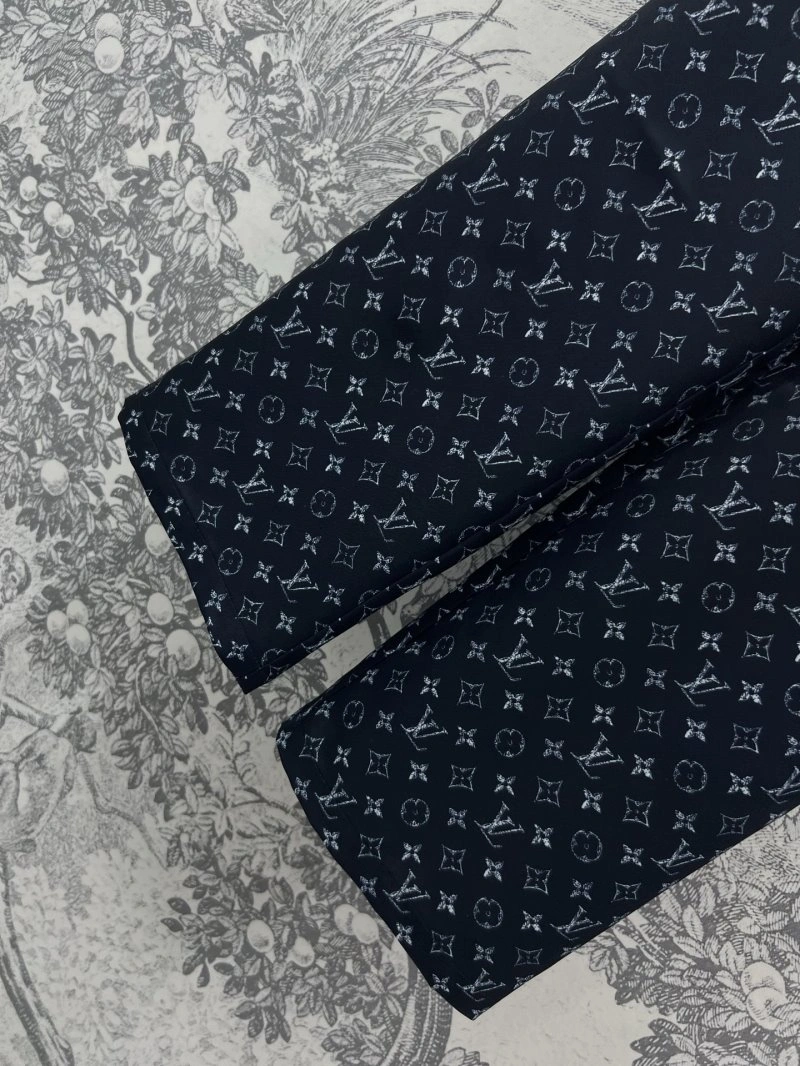 Elegant Louis Vuitton Long Pants 130787
