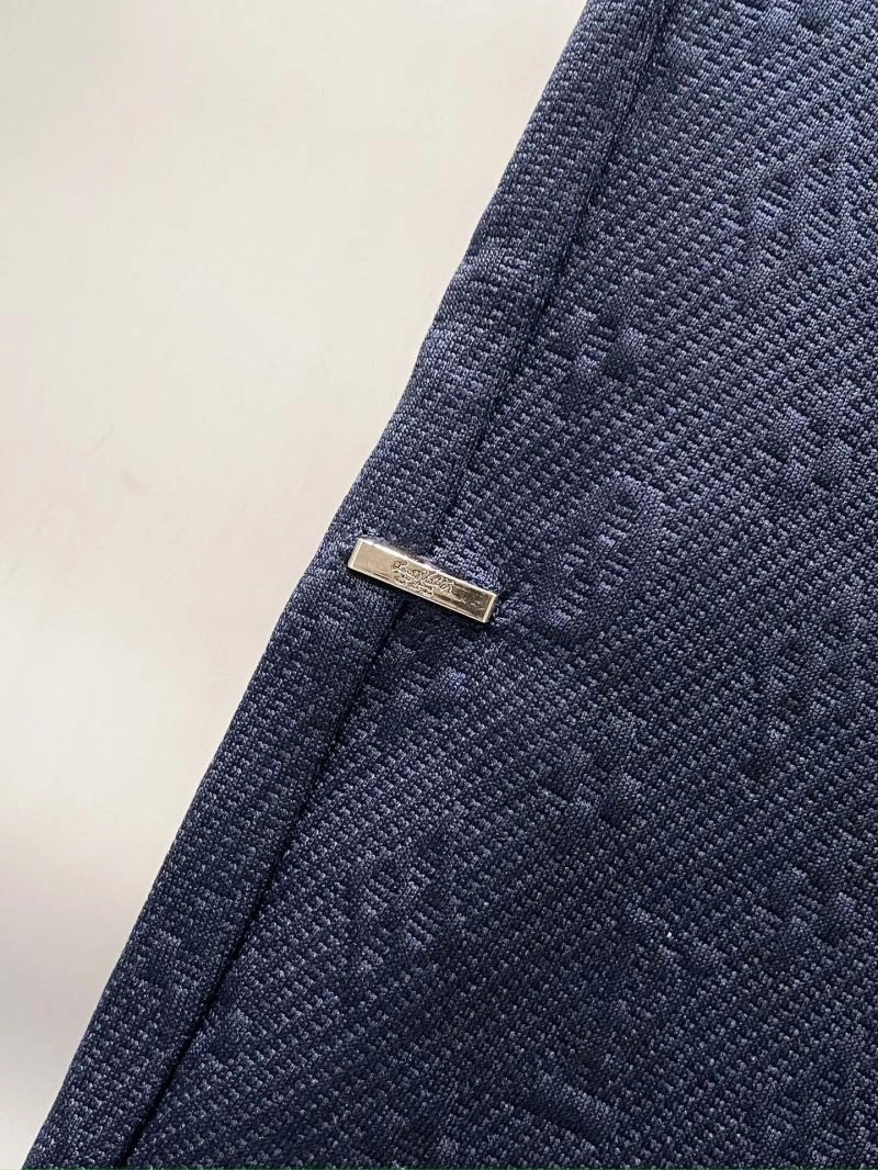 Sporty Louis Vuitton Long Pants 135062