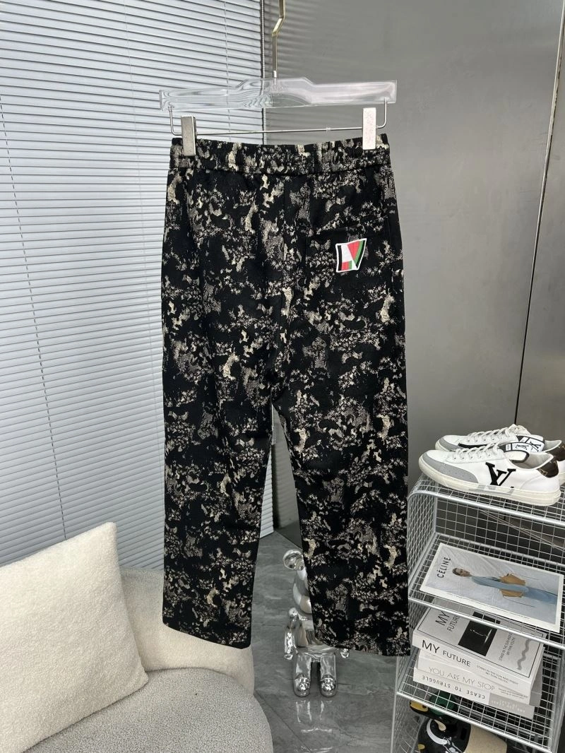 Vibrant Louis Vuitton Long Pants 135010
