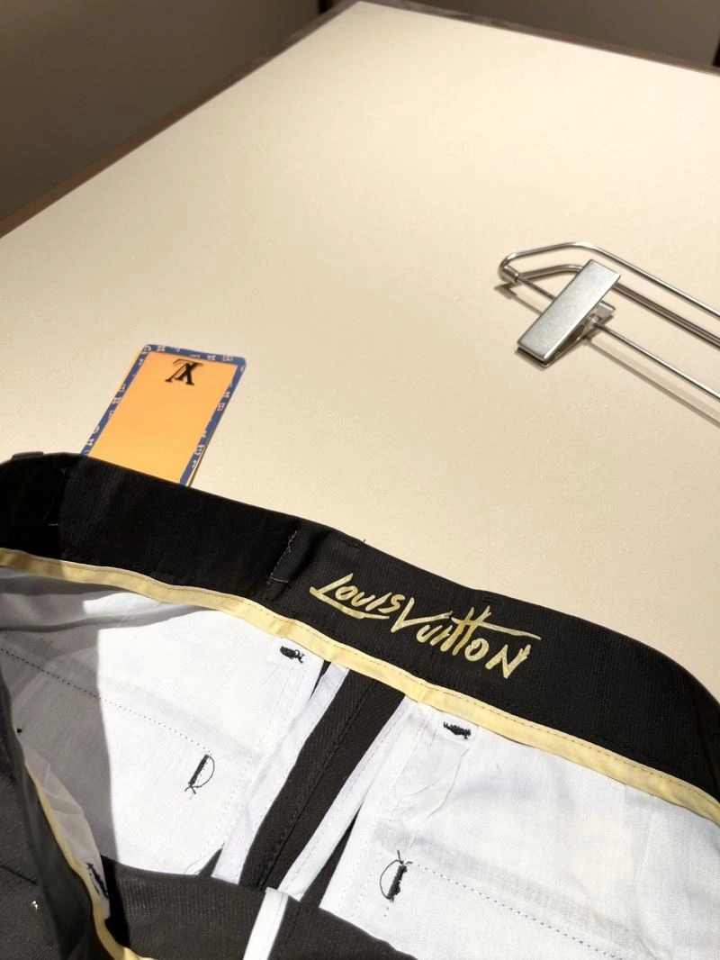 Stylish Louis Vuitton Long Pants 134031